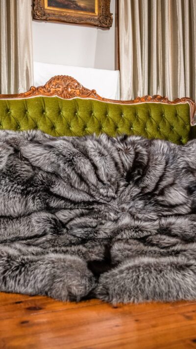 Venice | Real Luxurious Norwegian Saga Silver Fox Round Fur Throw-Rug