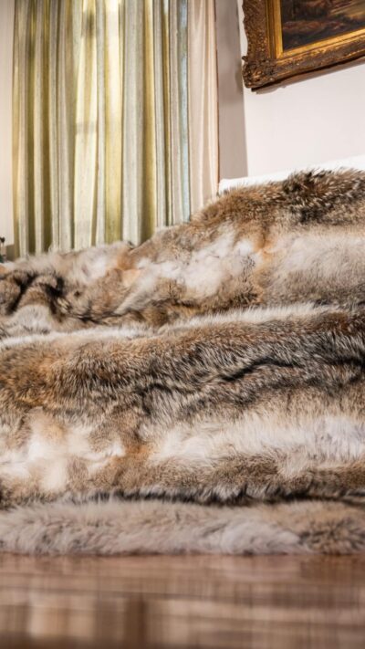 Venosa | Real Luxurious American Saga Coyote Fur Blanket–Throw