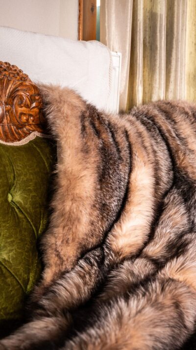 Torino | Real Luxurious Finnish Saga Crystal Fox Fur Throw – Blanket